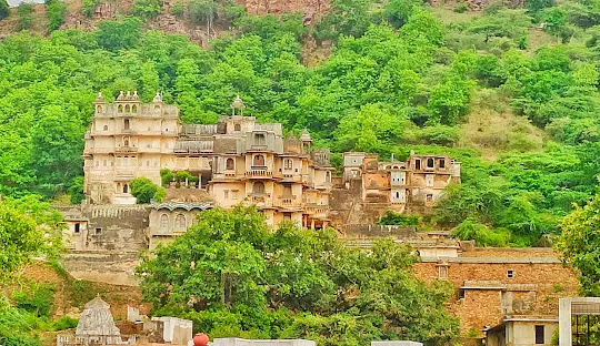 डूंगरपुर में घूमने की जगहें